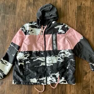 FIVE BY FIVE BY MASTERPIECE Hooded Camo windbreaker
